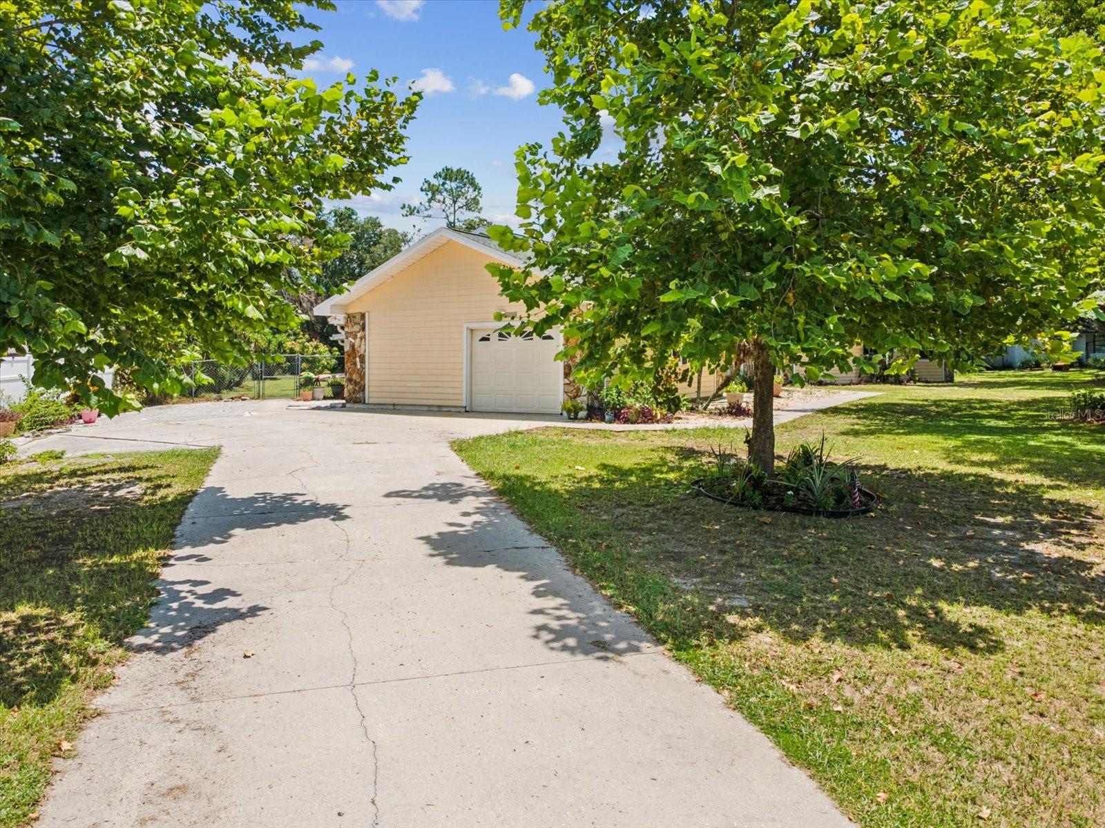 Listing photo id 47 for 5808 Carina Trace