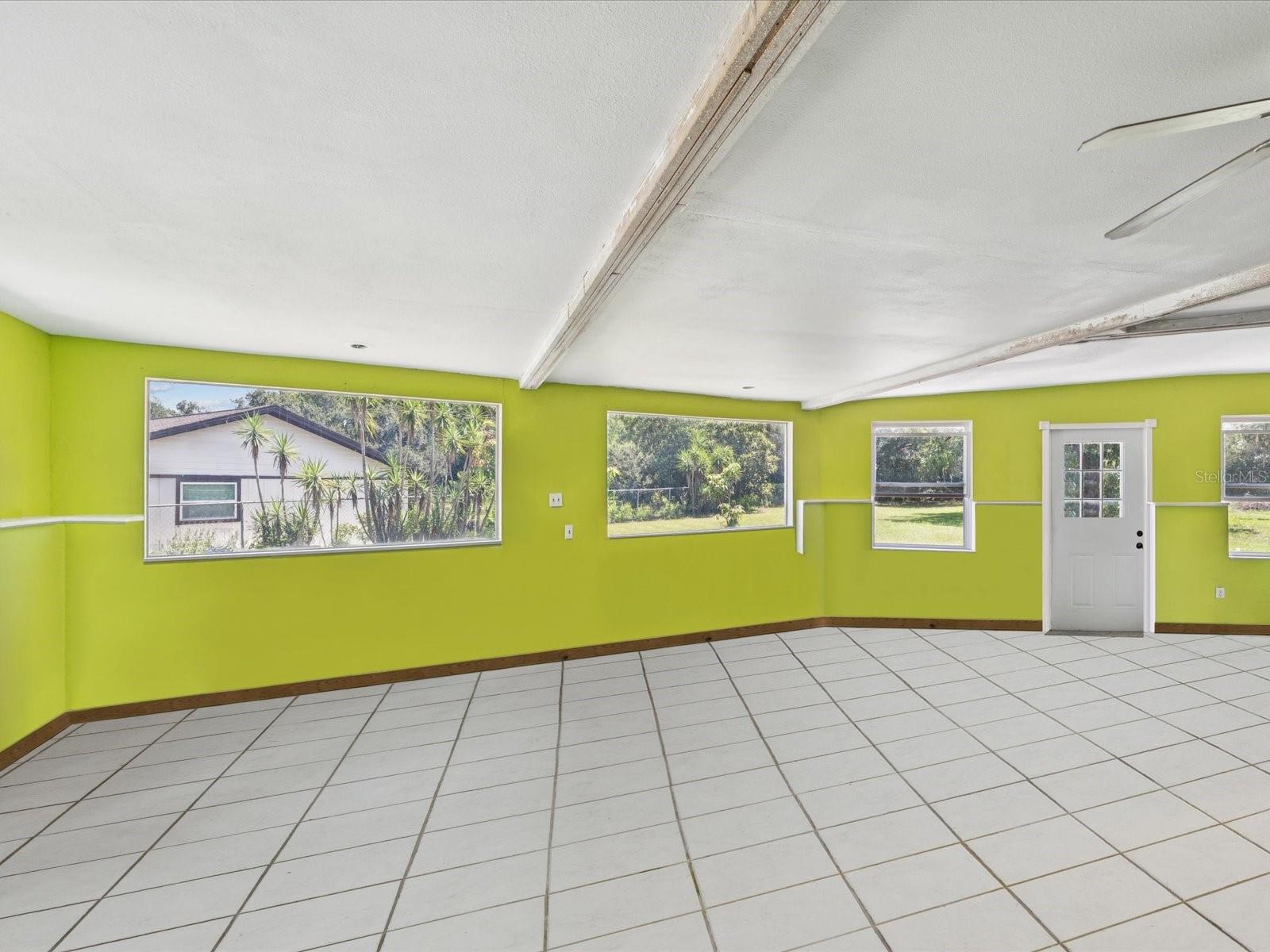 Listing photo id 3 for 5808 Carina Trace