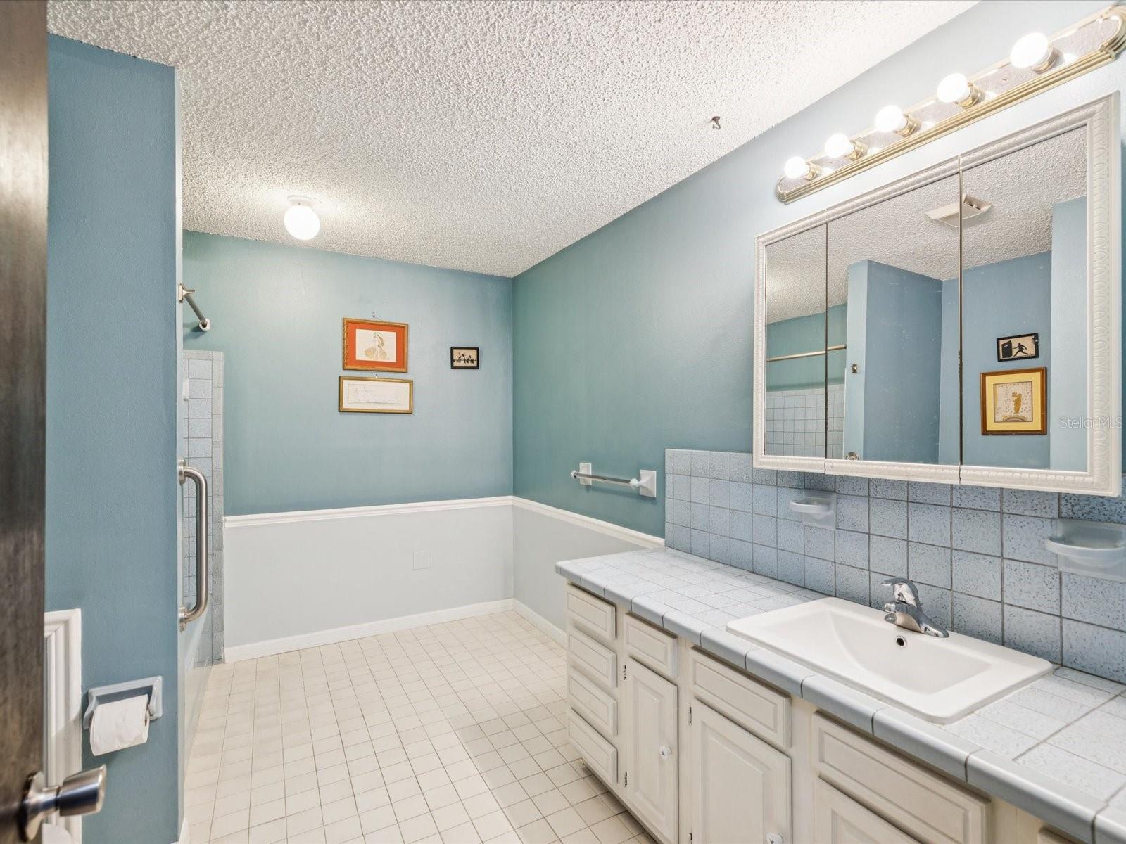 Listing photo id 4 for 5808 Carina Trace