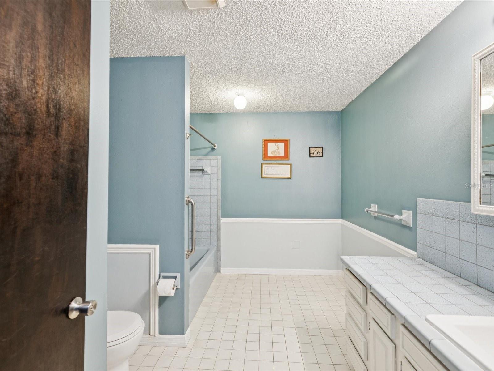 Listing photo id 5 for 5808 Carina Trace