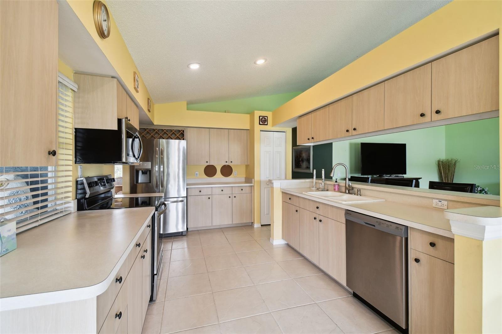 Image 18 of 63 For 1228 Ashbourne Circle