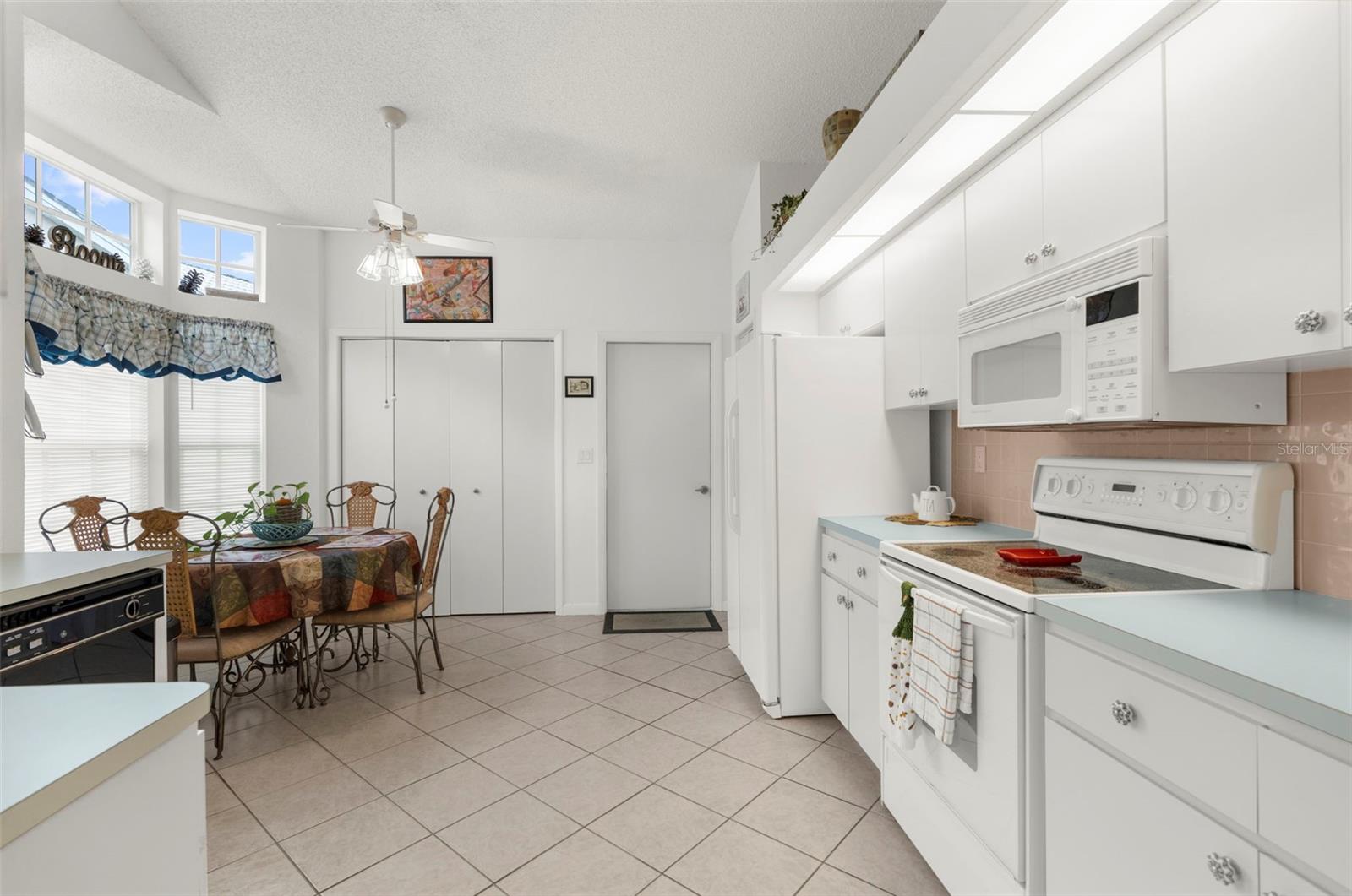 Listing photo id 3 for 9426 Mississippi Run
