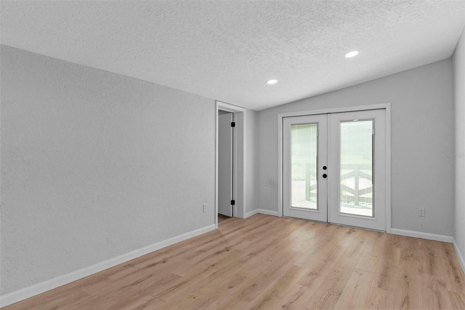 Image 18 of 48 For 18216 Alexson Street