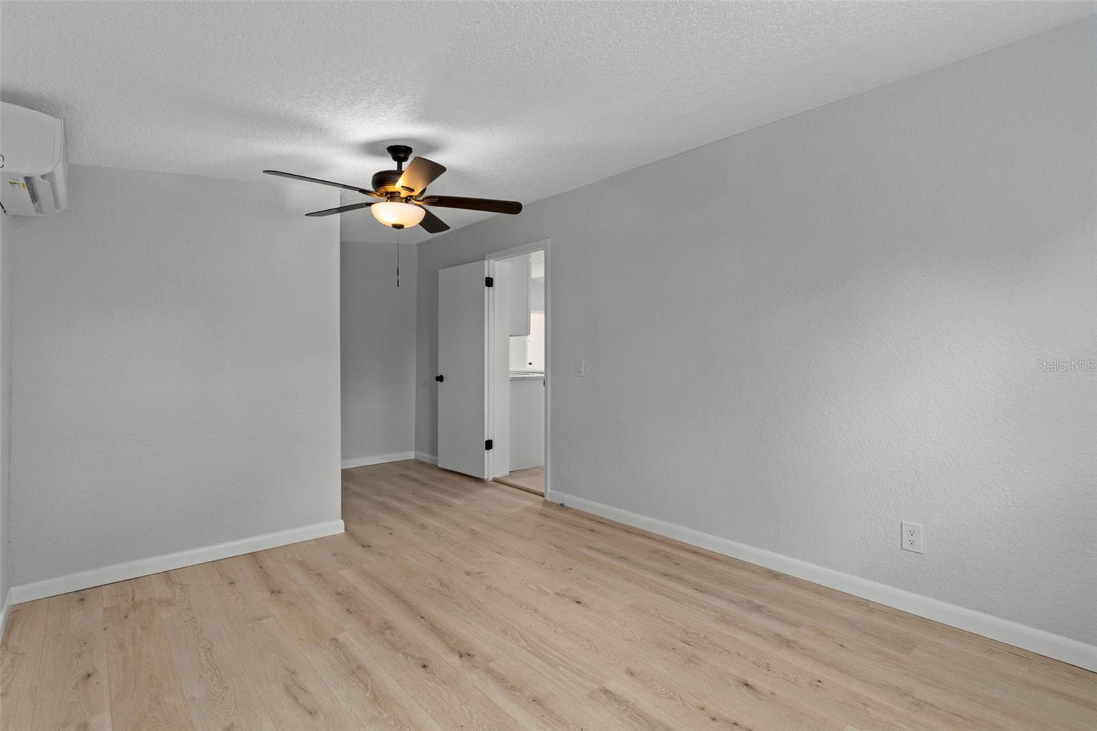 Image 31 of 48 For 18216 Alexson Street