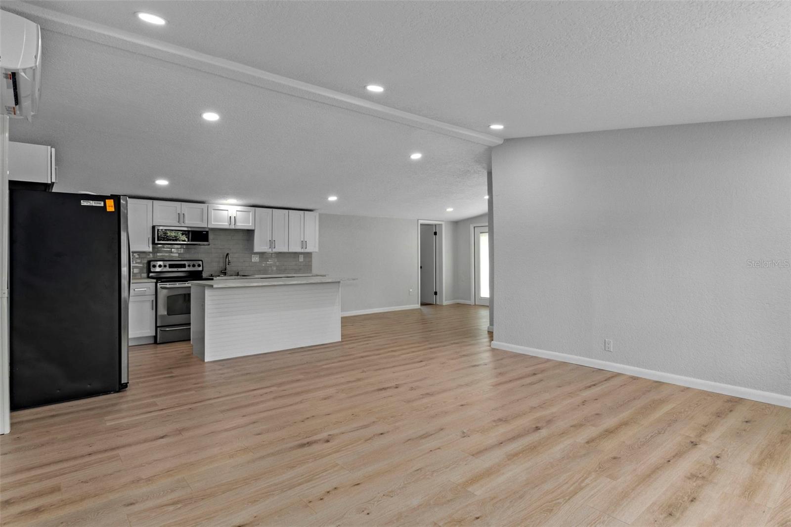 Image 8 of 48 For 18216 Alexson Street