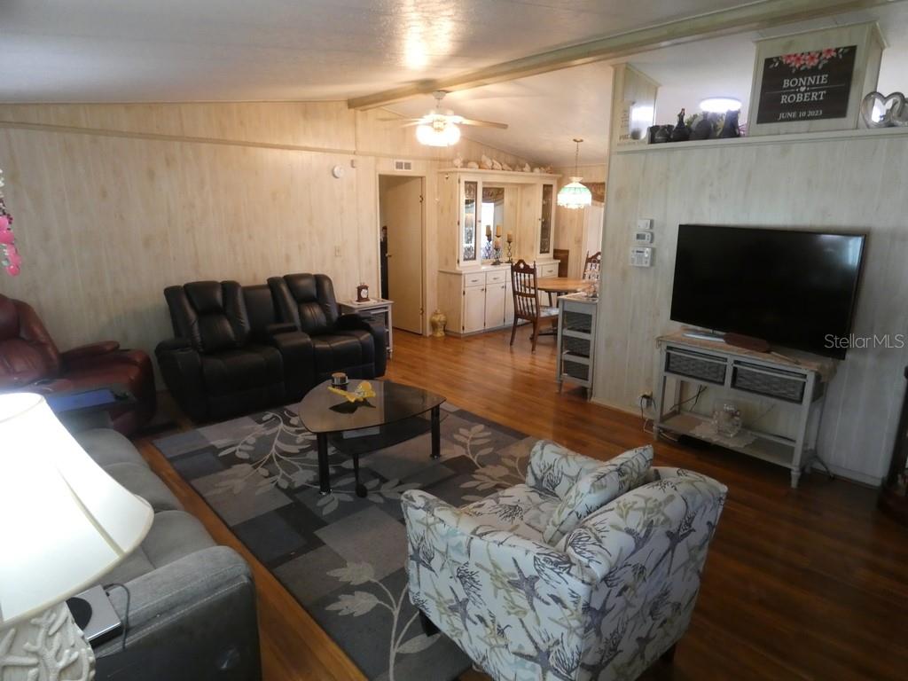 Listing photo id 1 for 35020 Colony Hills Drive