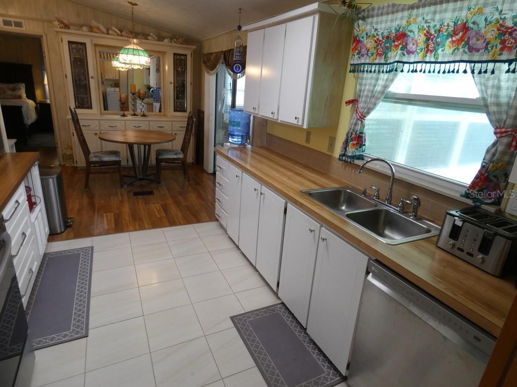 Listing photo id 2 for 35020 Colony Hills Drive
