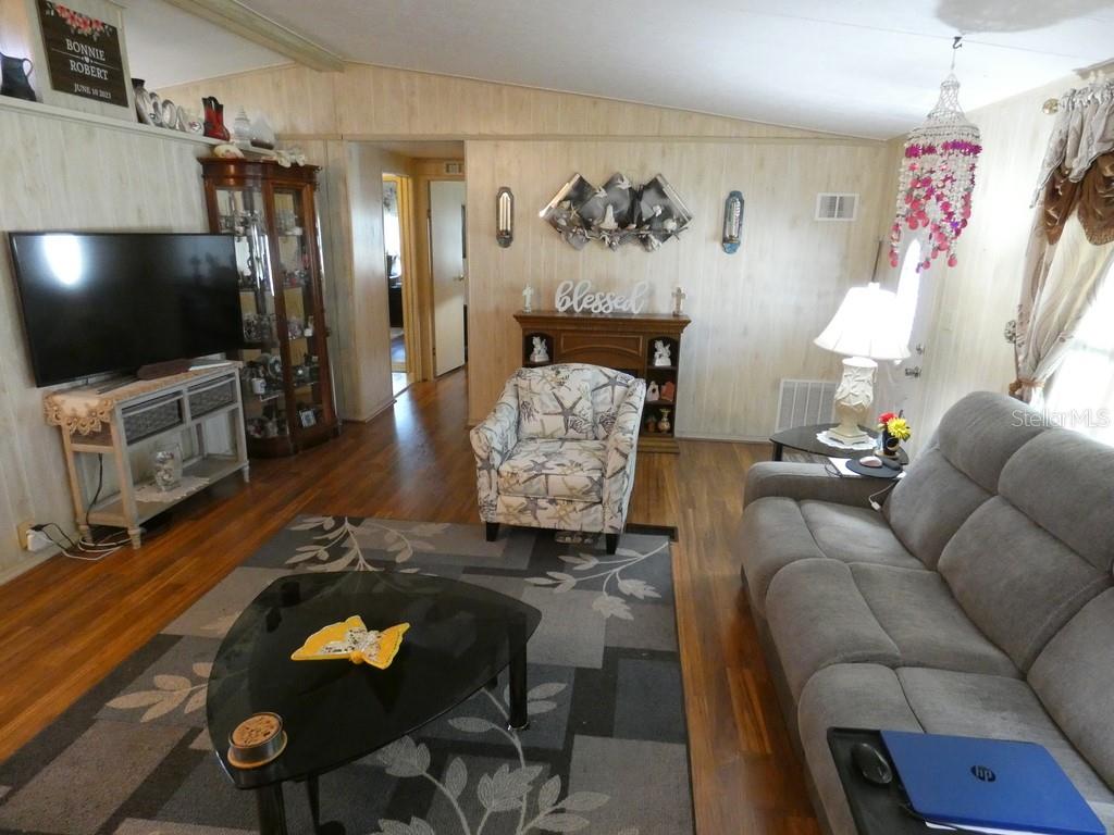 Listing photo id 3 for 35020 Colony Hills Drive