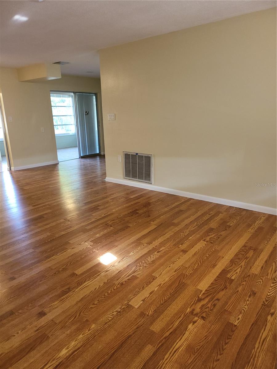 Image 11 of 34 For 9050 Richwood Lane