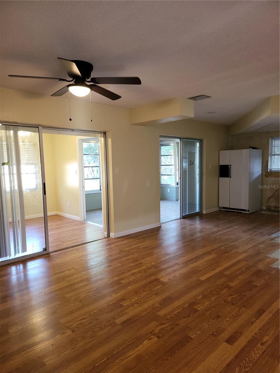 Image 4 of 34 For 9050 Richwood Lane