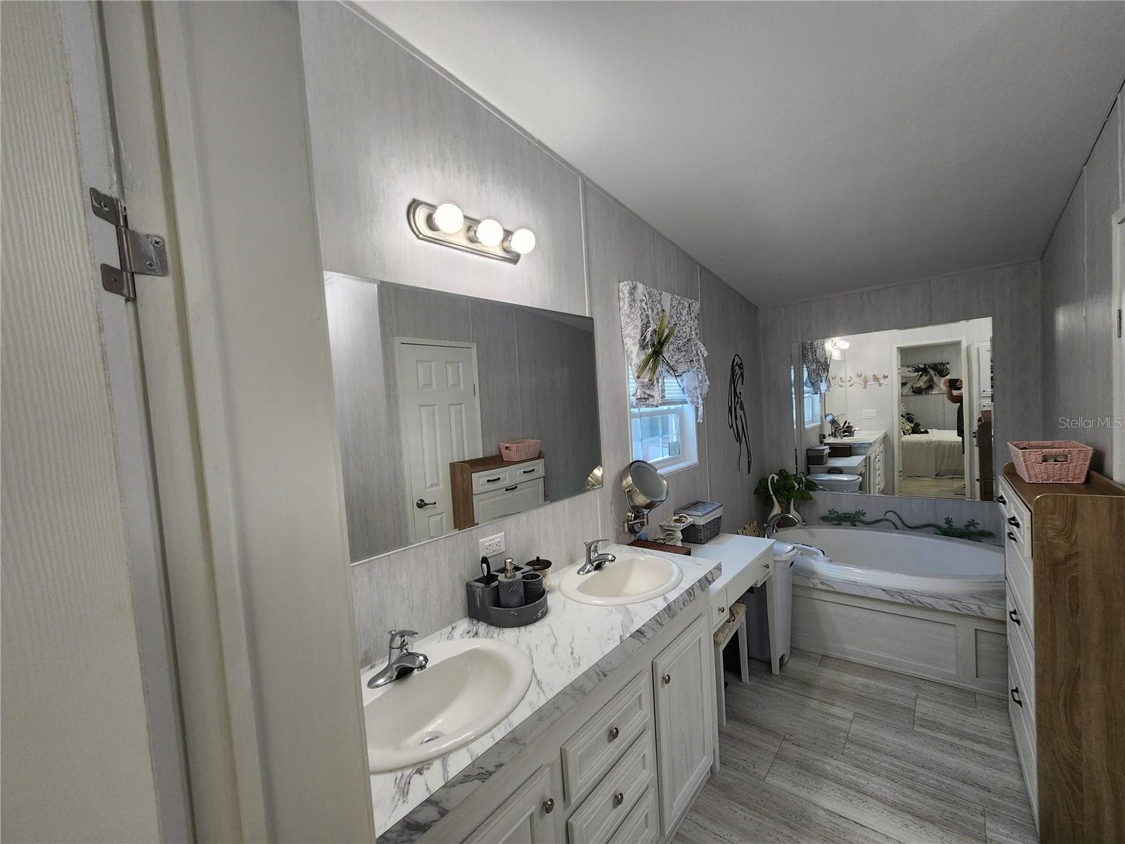 Image 11 of 19 For 1294 Pinellas Point