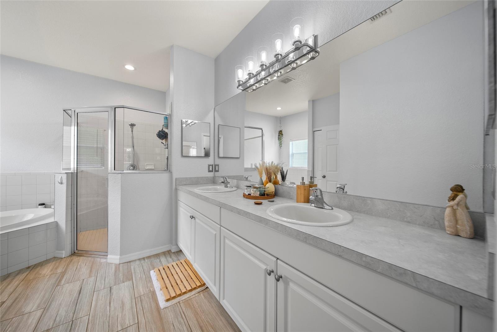 Image 15 of 39 For 2318 29th Avenue E