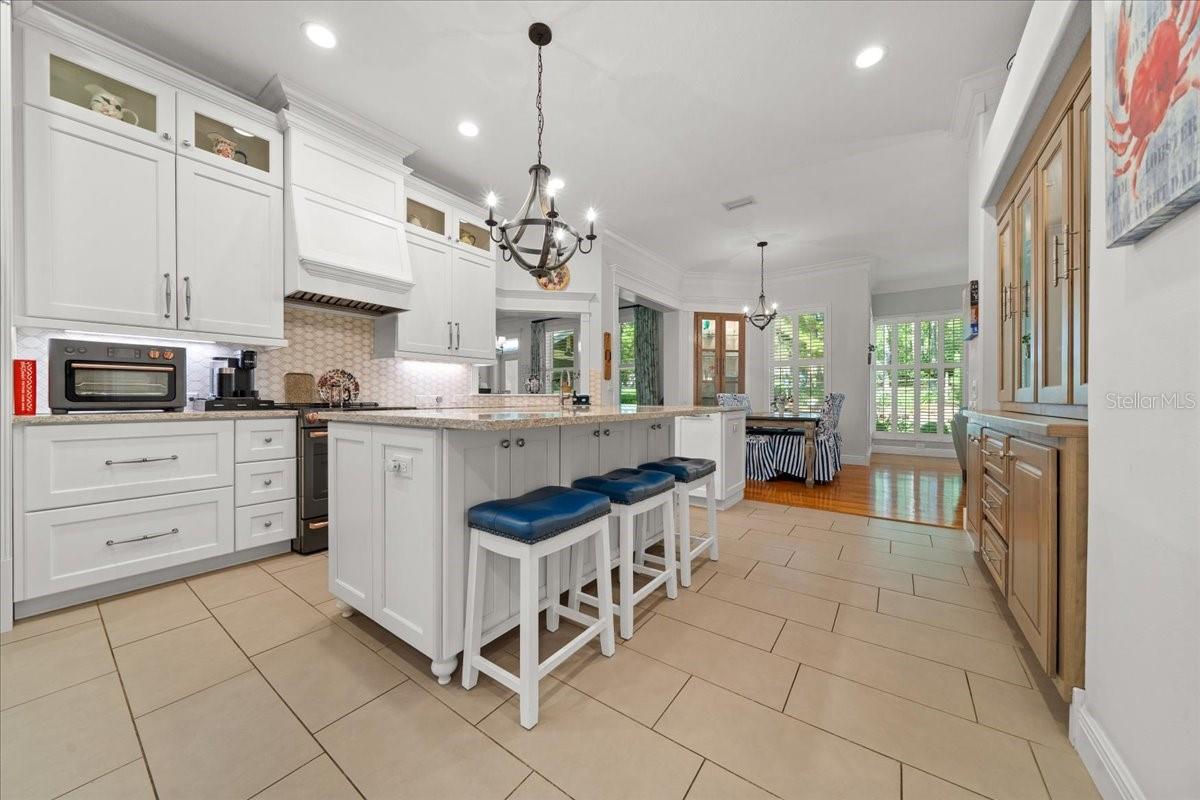Listing photo id 9 for 10111 Weeks Drive