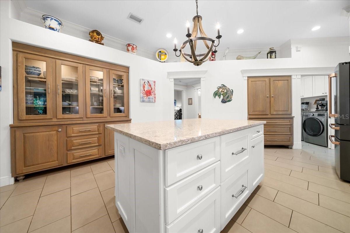 Listing photo id 10 for 10111 Weeks Drive