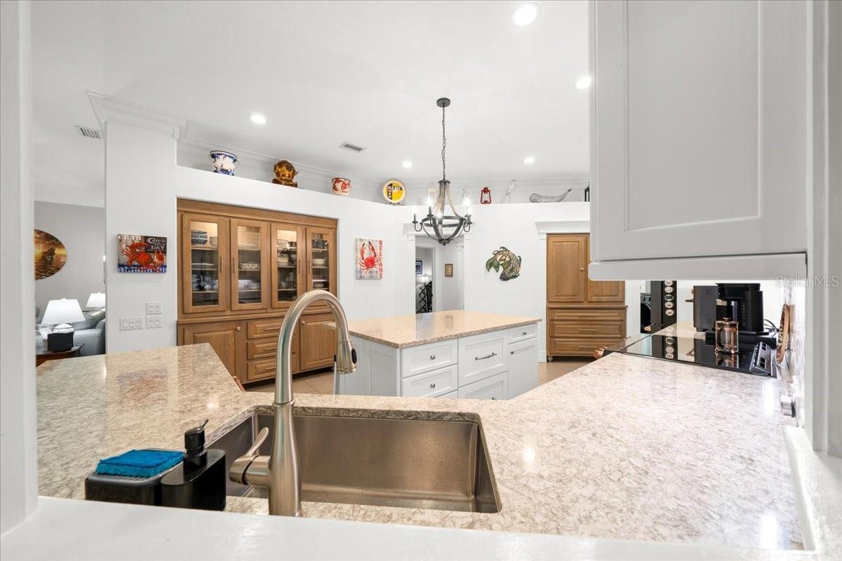 Listing photo id 11 for 10111 Weeks Drive
