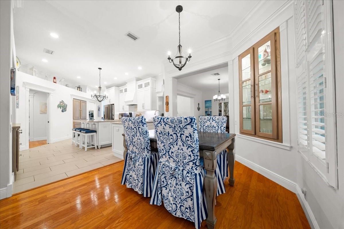 Listing photo id 14 for 10111 Weeks Drive