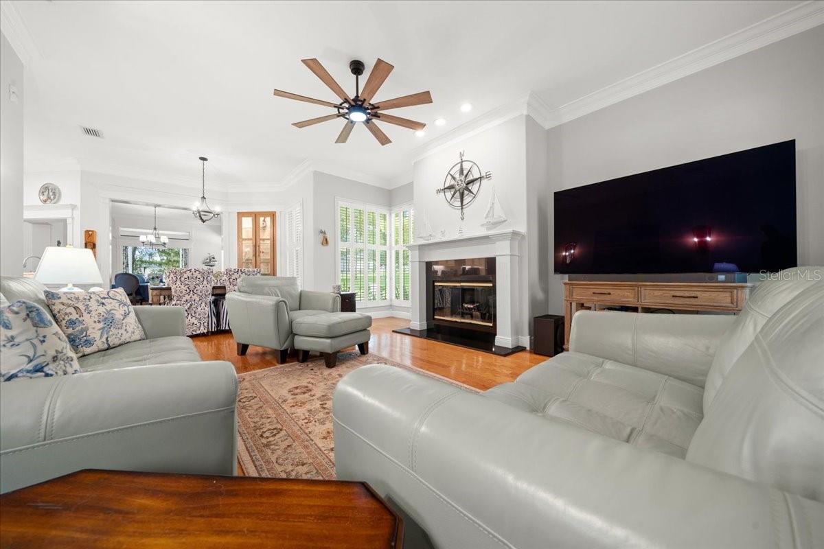Listing photo id 18 for 10111 Weeks Drive
