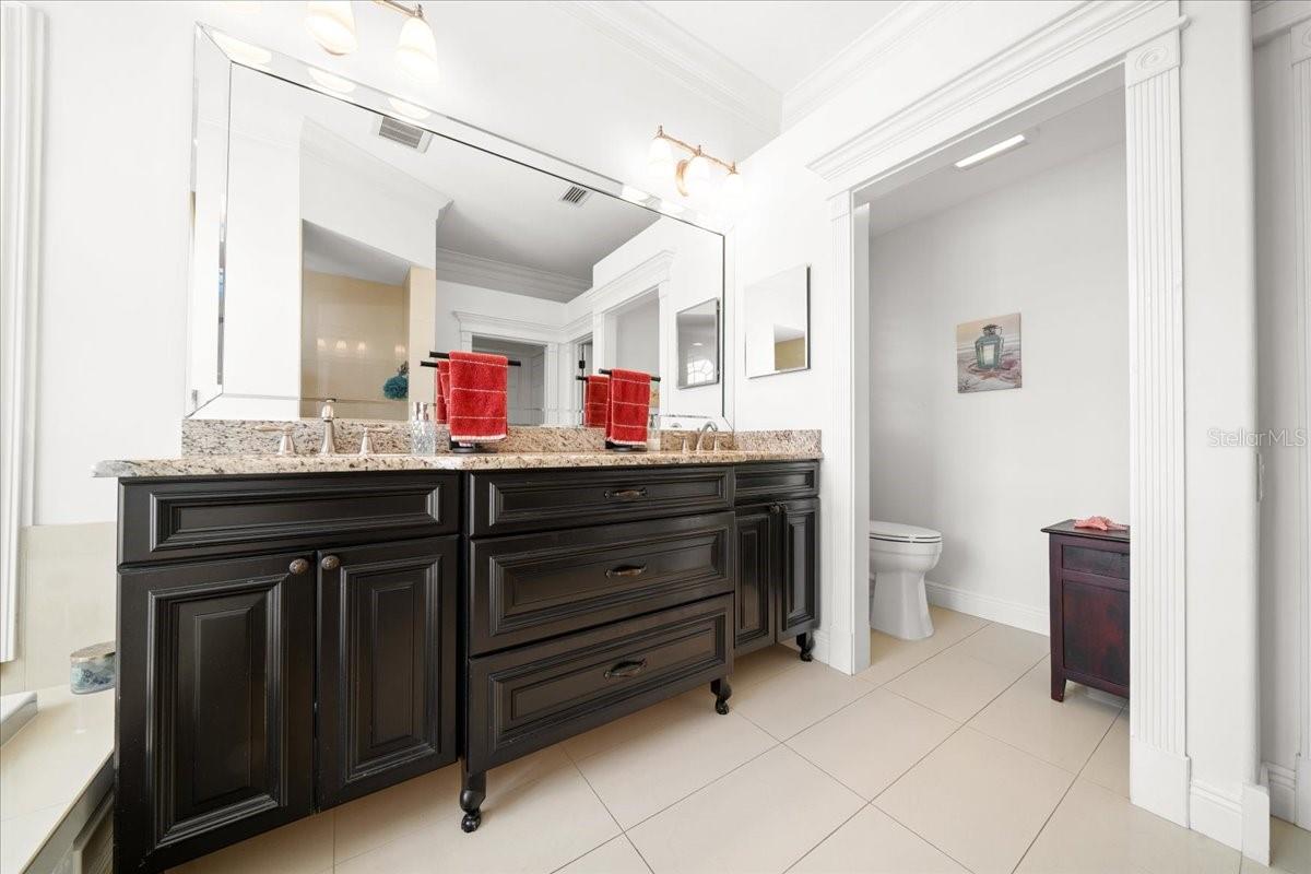 Listing photo id 27 for 10111 Weeks Drive
