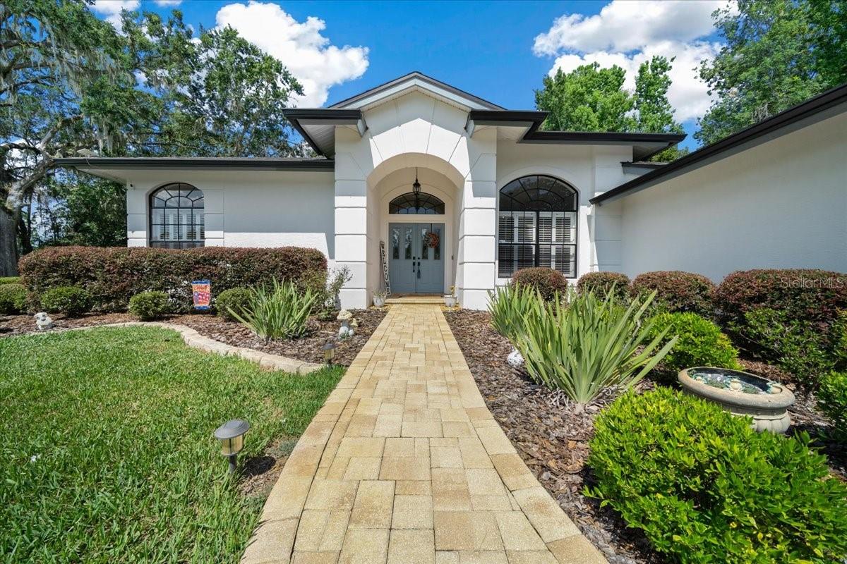 Listing photo id 1 for 10111 Weeks Drive