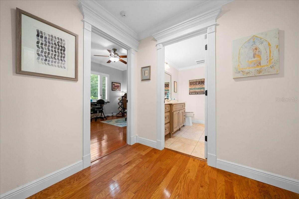 Listing photo id 31 for 10111 Weeks Drive