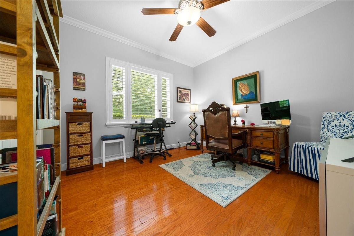 Listing photo id 32 for 10111 Weeks Drive