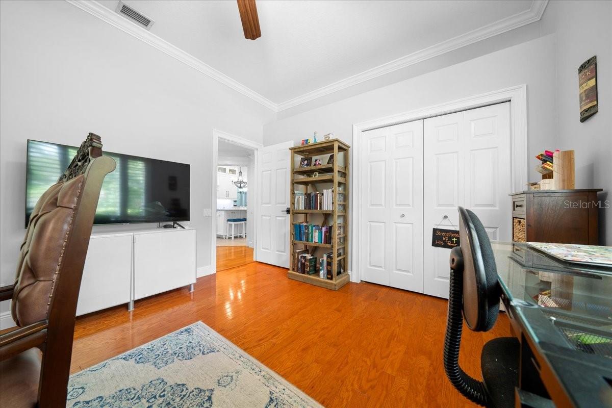 Listing photo id 33 for 10111 Weeks Drive