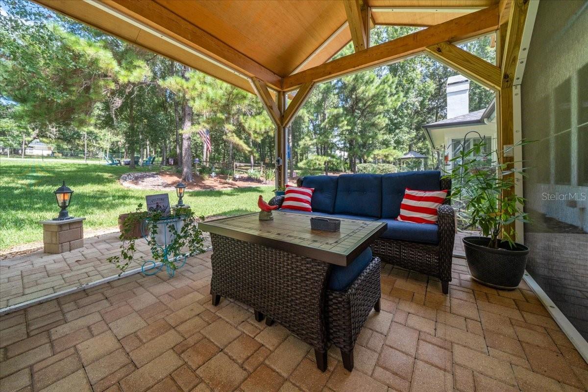 Listing photo id 38 for 10111 Weeks Drive