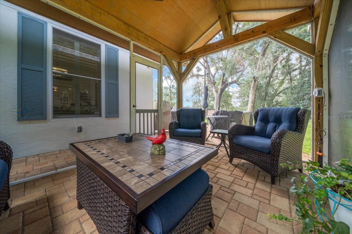 Listing photo id 40 for 10111 Weeks Drive