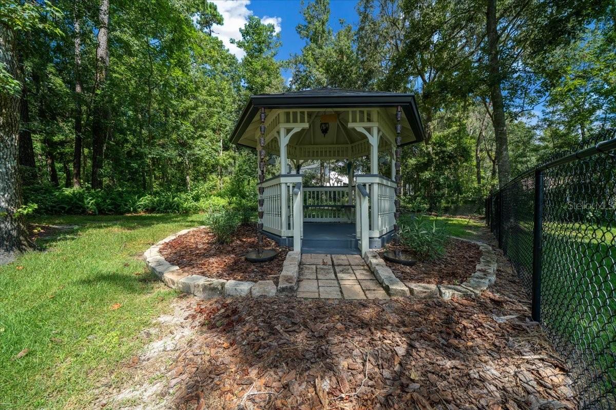 Listing photo id 42 for 10111 Weeks Drive