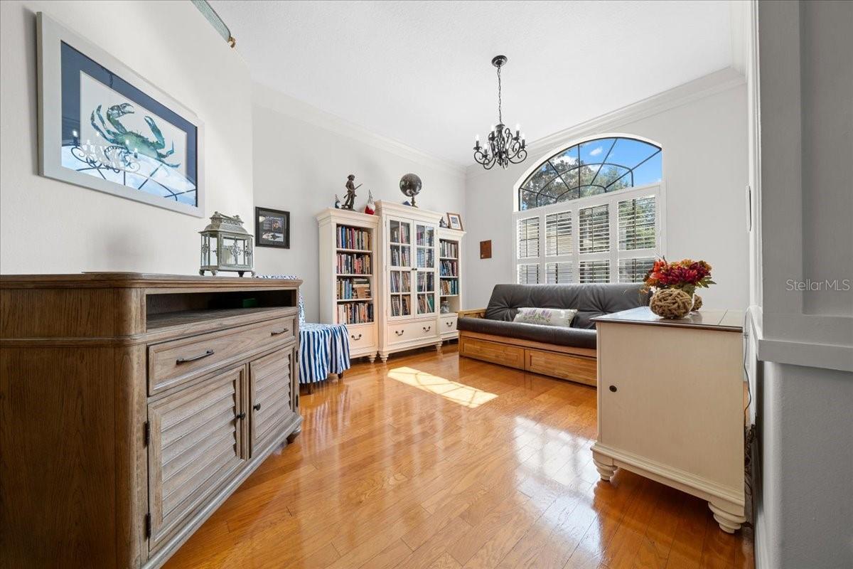 Listing photo id 3 for 10111 Weeks Drive