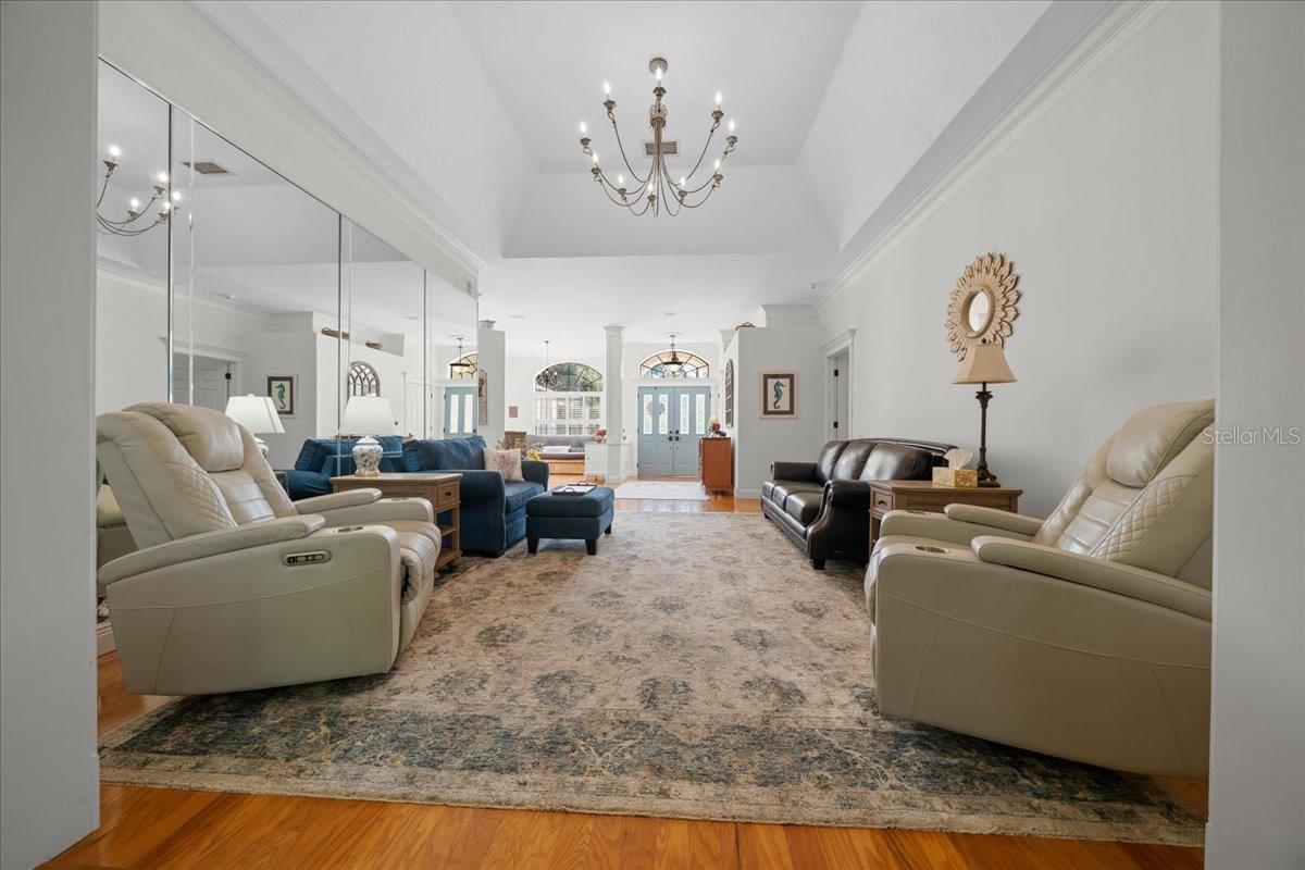 Listing photo id 5 for 10111 Weeks Drive