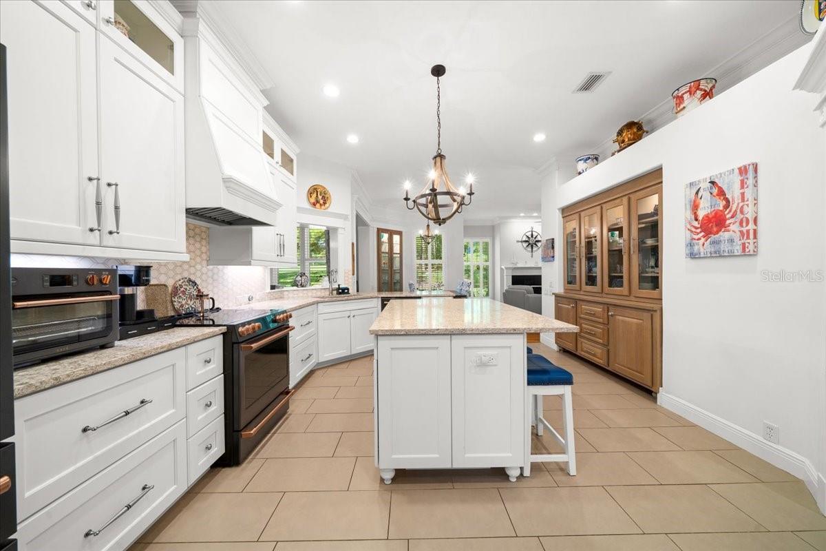 Listing photo id 6 for 10111 Weeks Drive