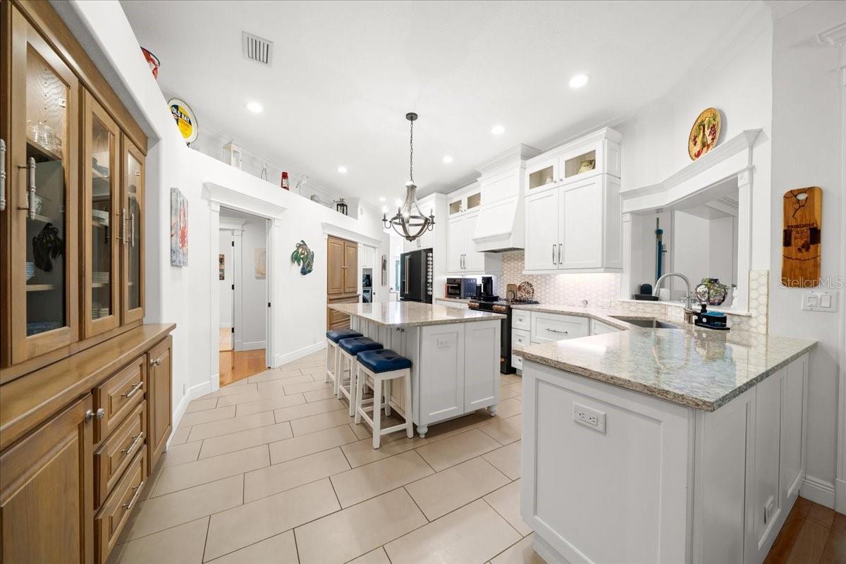 Listing photo id 7 for 10111 Weeks Drive