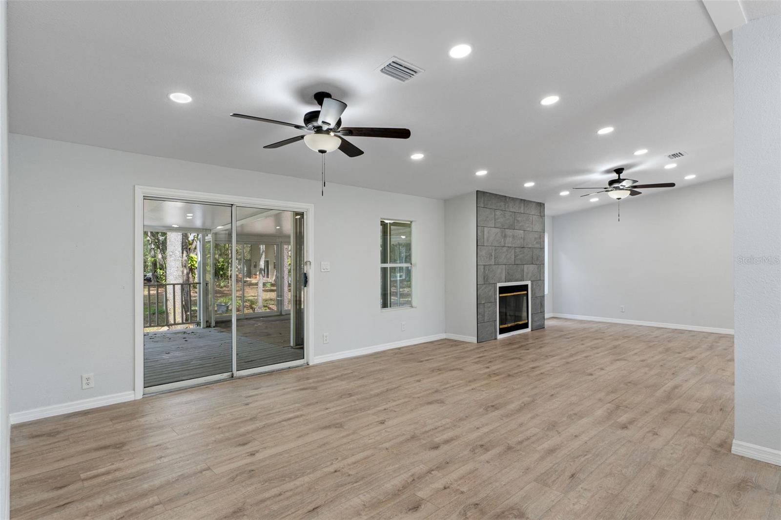 Image 10 of 59 For 17625 Galveston Street