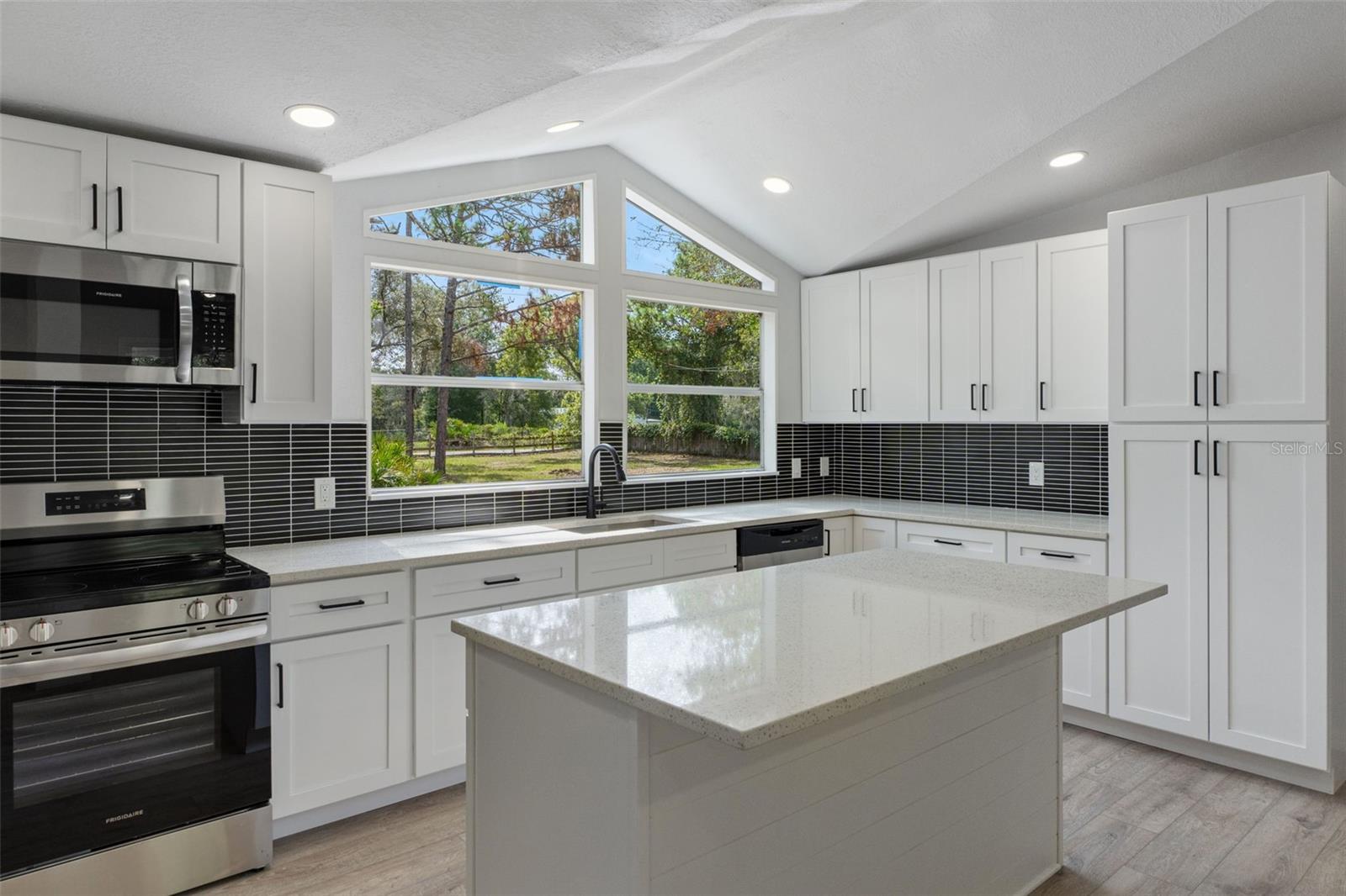 Image 11 of 59 For 17625 Galveston Street