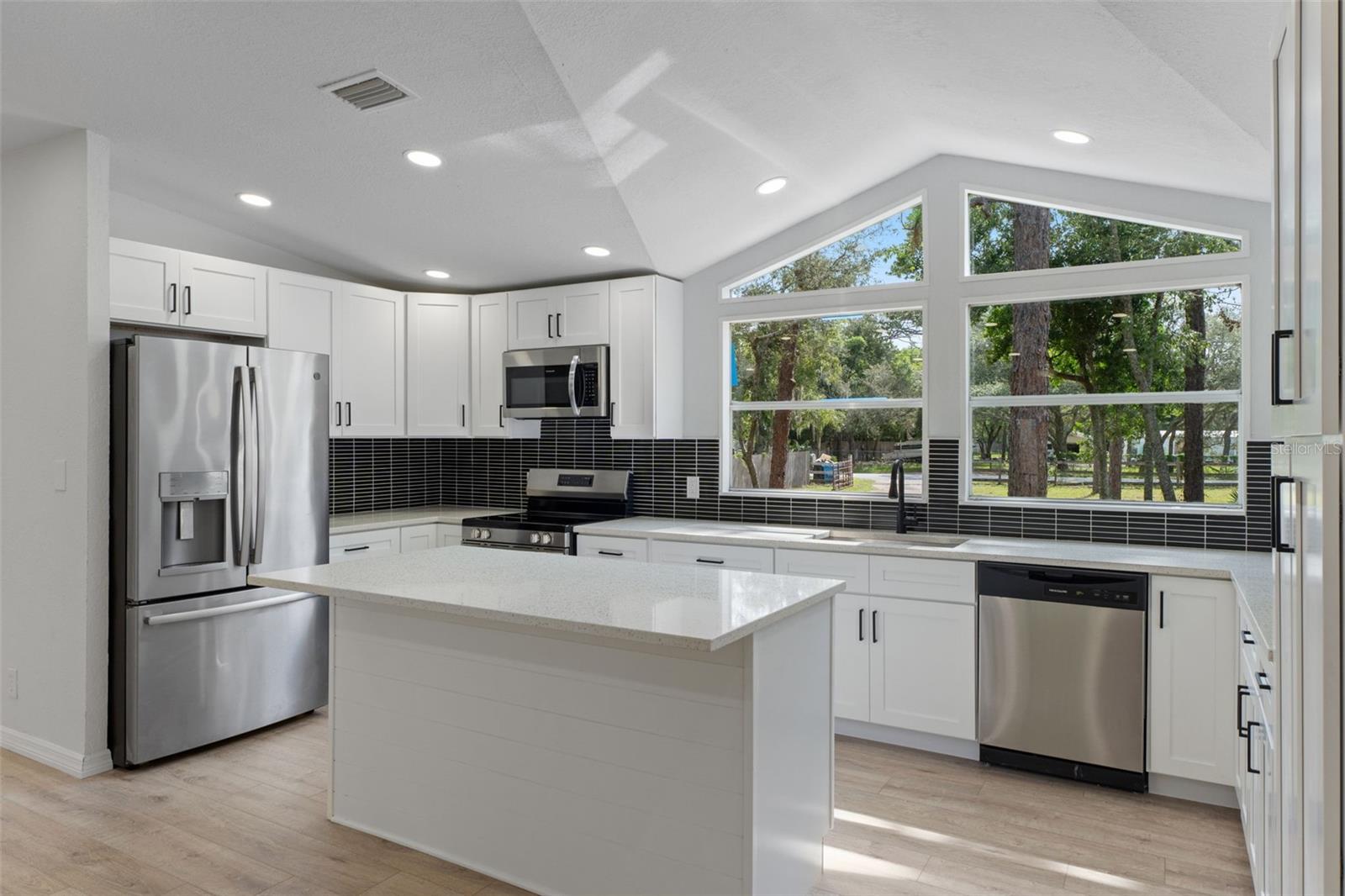 Image 12 of 59 For 17625 Galveston Street