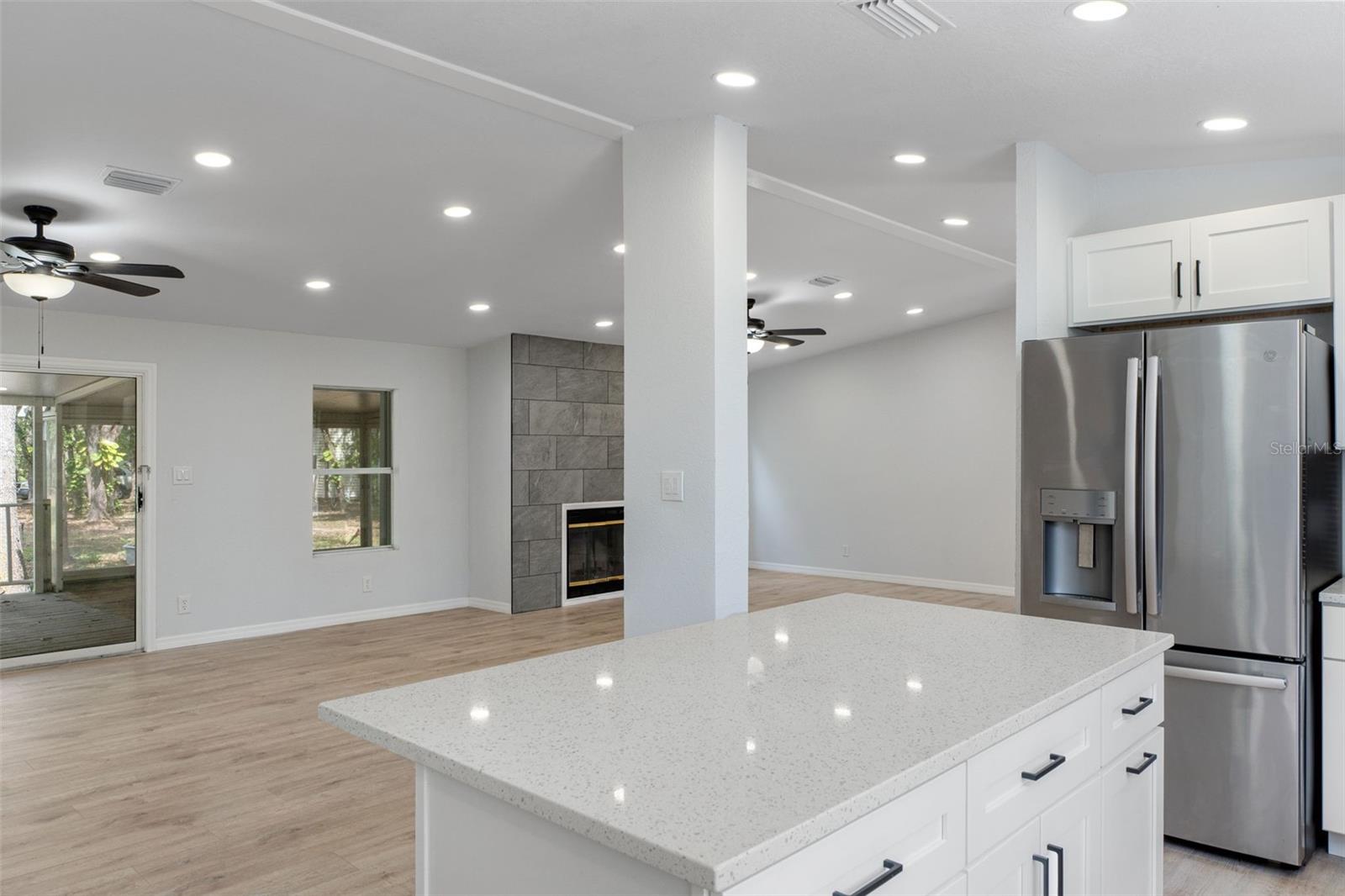 Image 14 of 59 For 17625 Galveston Street