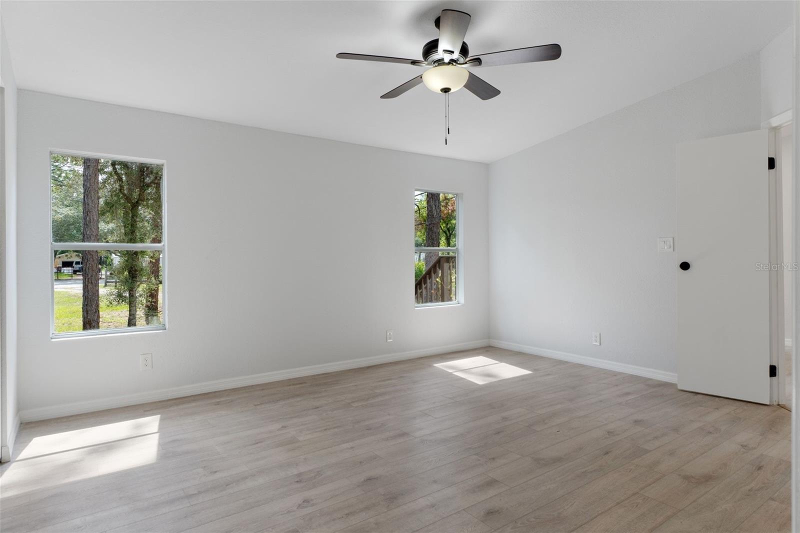 Image 18 of 59 For 17625 Galveston Street