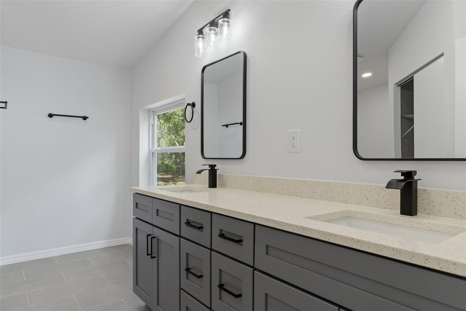 Image 20 of 59 For 17625 Galveston Street