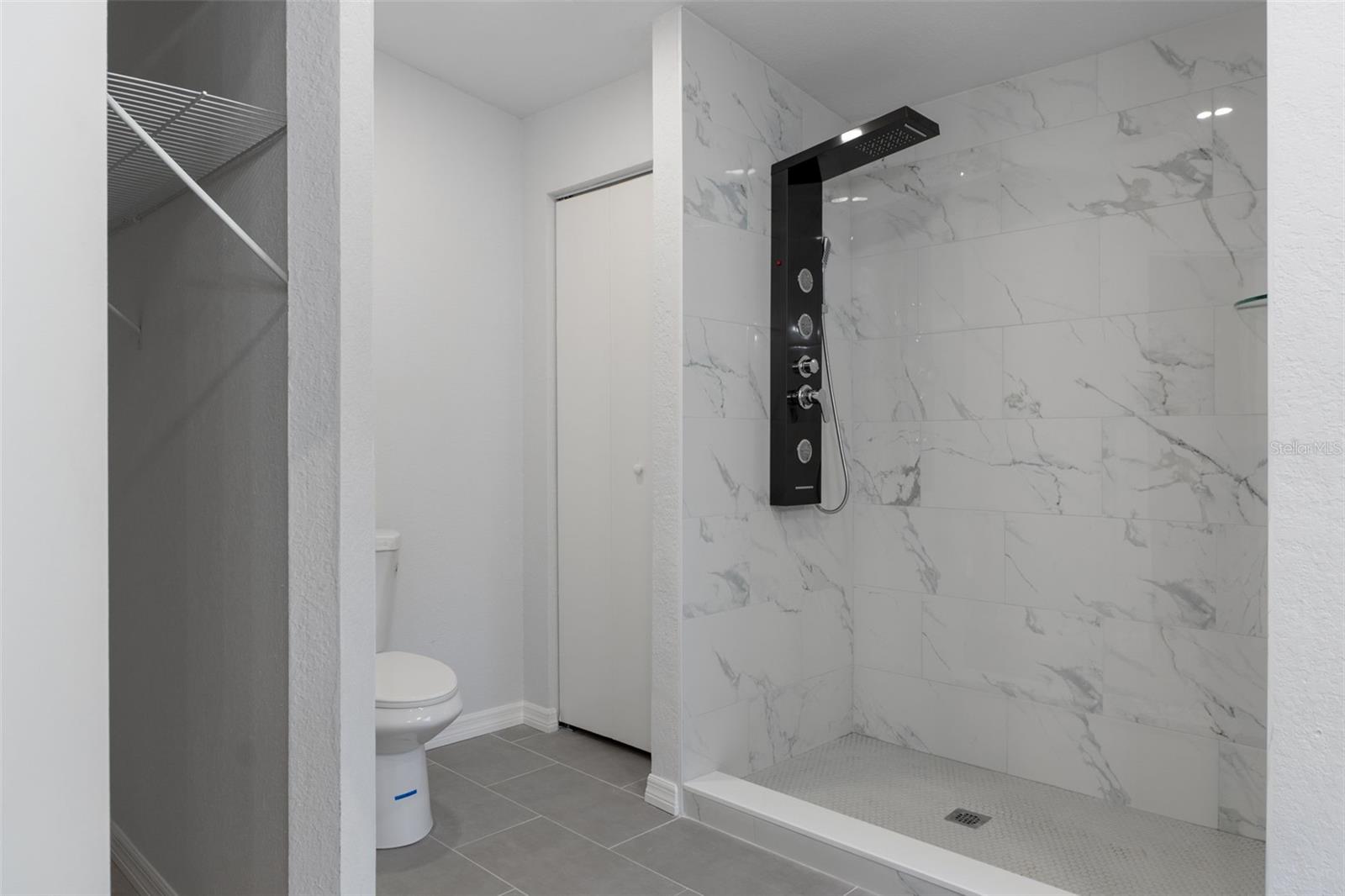 Image 21 of 59 For 17625 Galveston Street