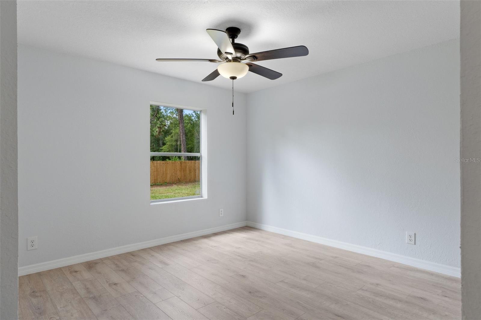 Image 24 of 59 For 17625 Galveston Street