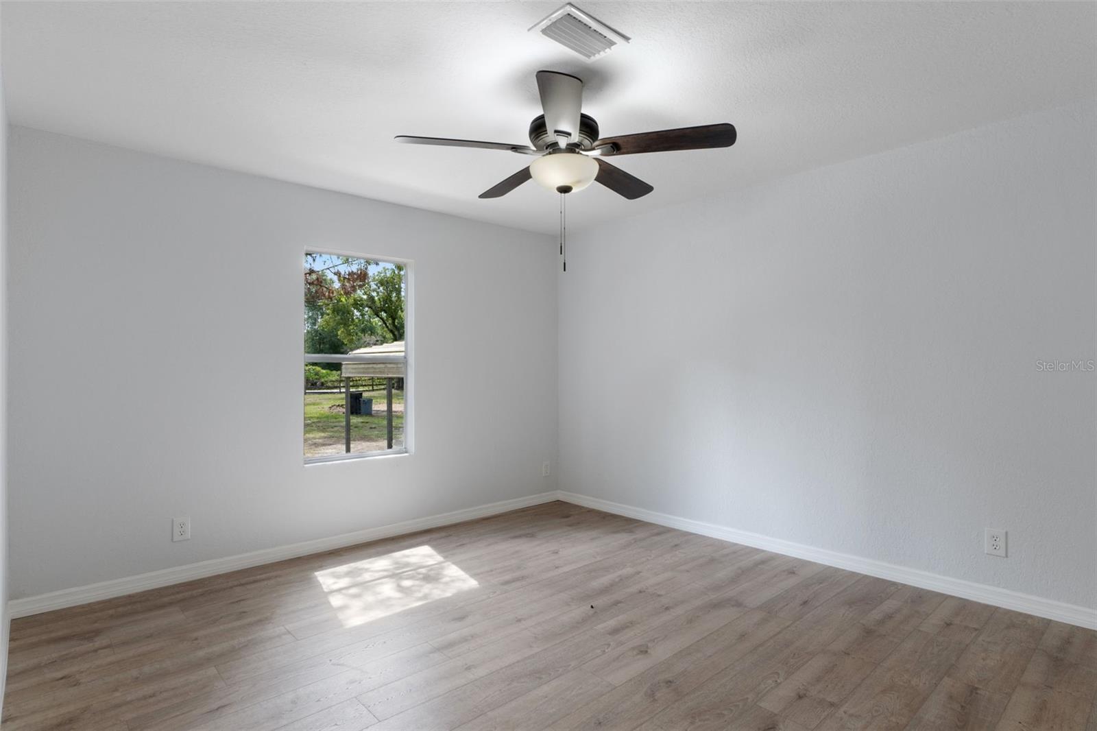 Image 27 of 59 For 17625 Galveston Street