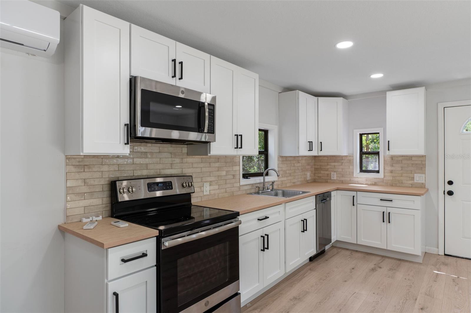 Image 40 of 59 For 17625 Galveston Street