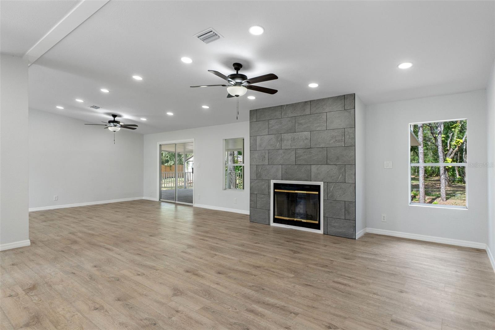 Image 6 of 59 For 17625 Galveston Street