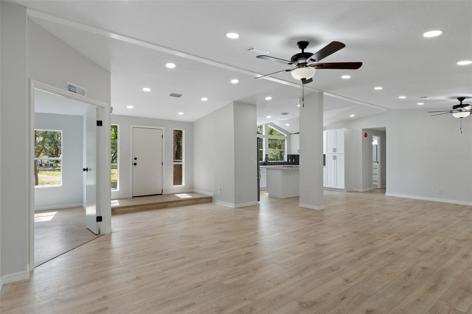 Image 8 of 59 For 17625 Galveston Street