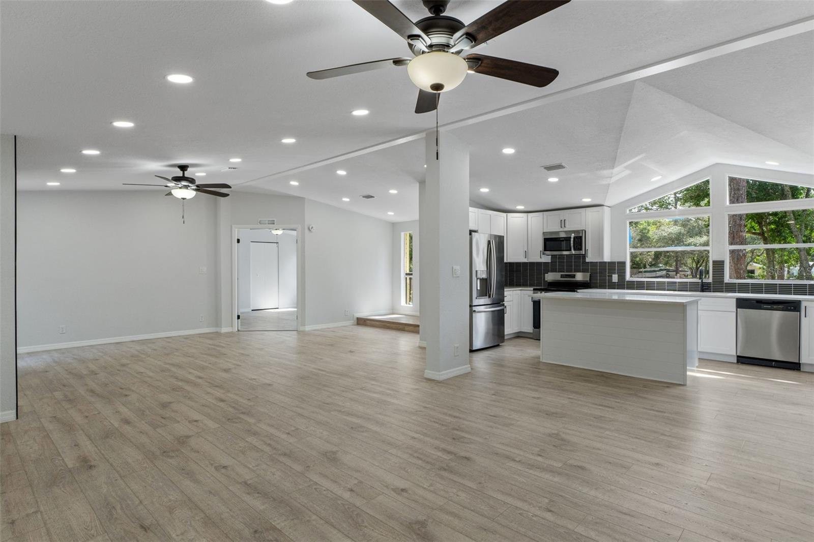 Image 9 of 59 For 17625 Galveston Street