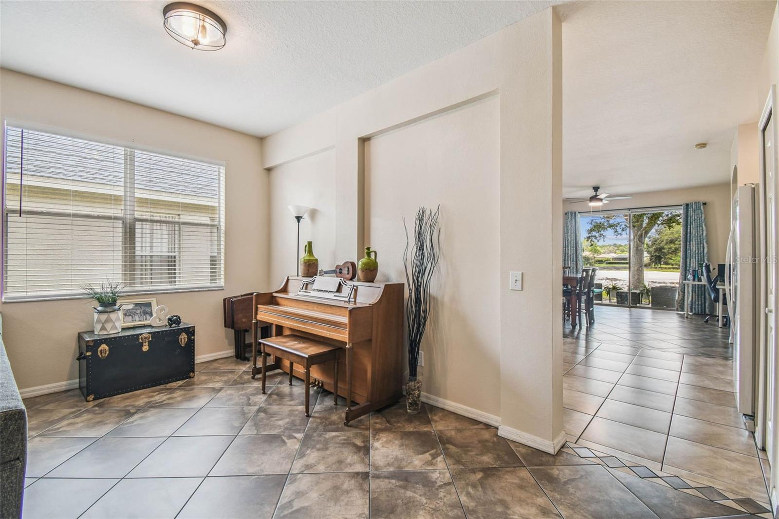 Listing photo id 8 for 9637 Riverchase Drive
