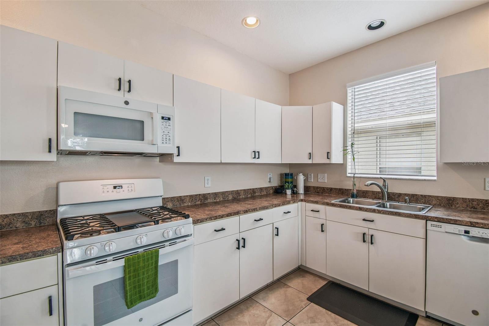 Listing photo id 14 for 9637 Riverchase Drive