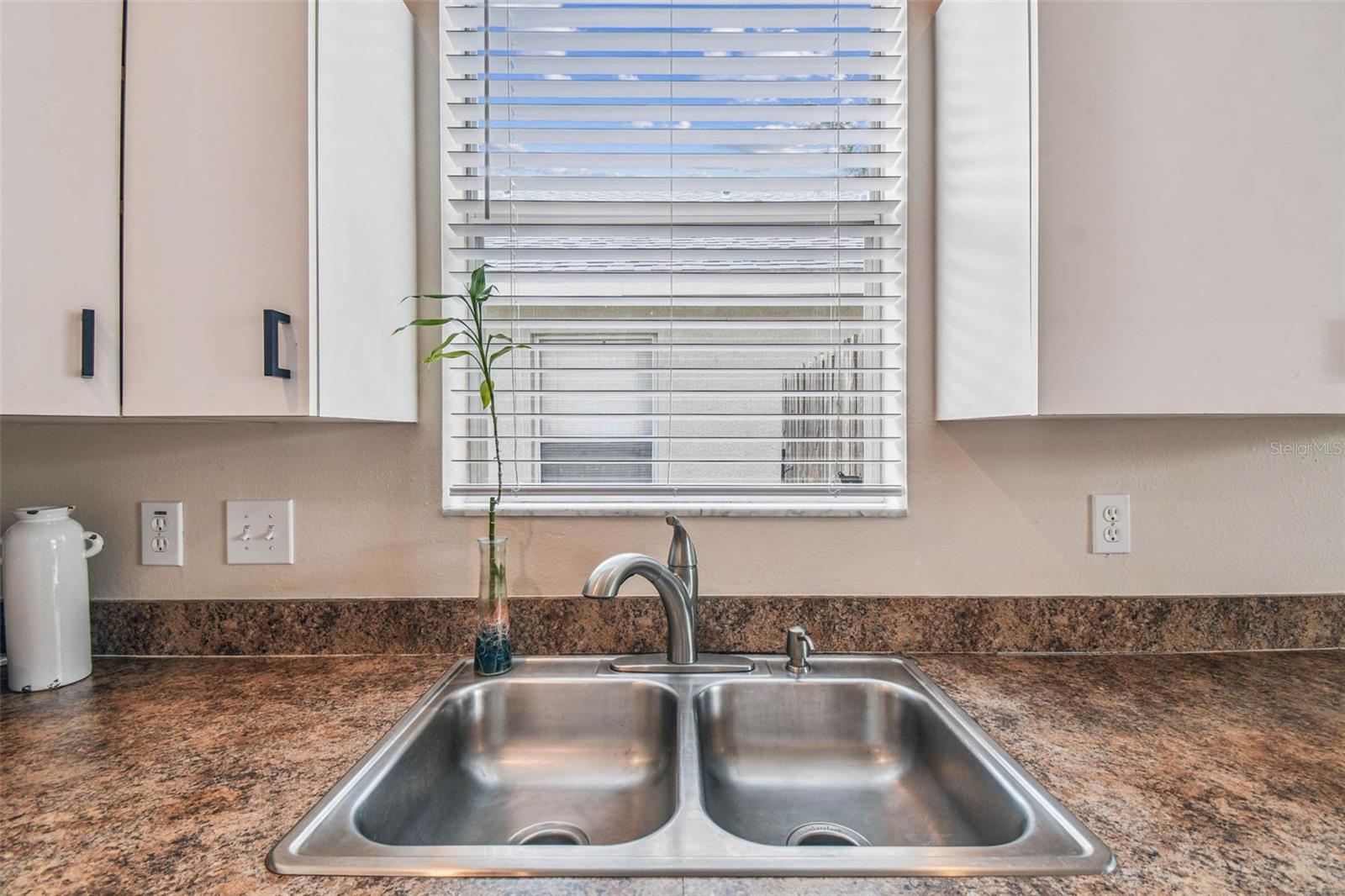 Listing photo id 15 for 9637 Riverchase Drive