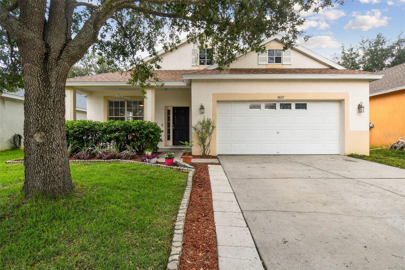 Listing photo id 0 for 9637 Riverchase Drive